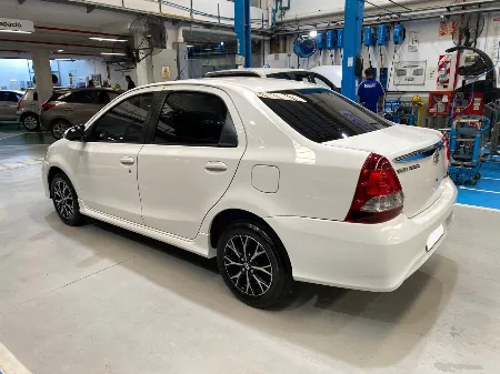 ETIOS XLS SEDAN 4AT 2021- imgN°3