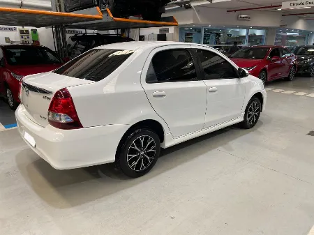 ETIOS XLS SEDAN 4AT 2021- imgN°4