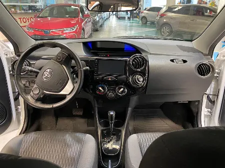 ETIOS XLS SEDAN 4AT 2021- imgN°6