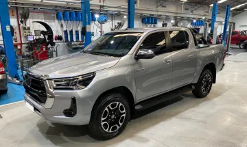 TOYOTA HILUX SRX 4X4 AT 2023